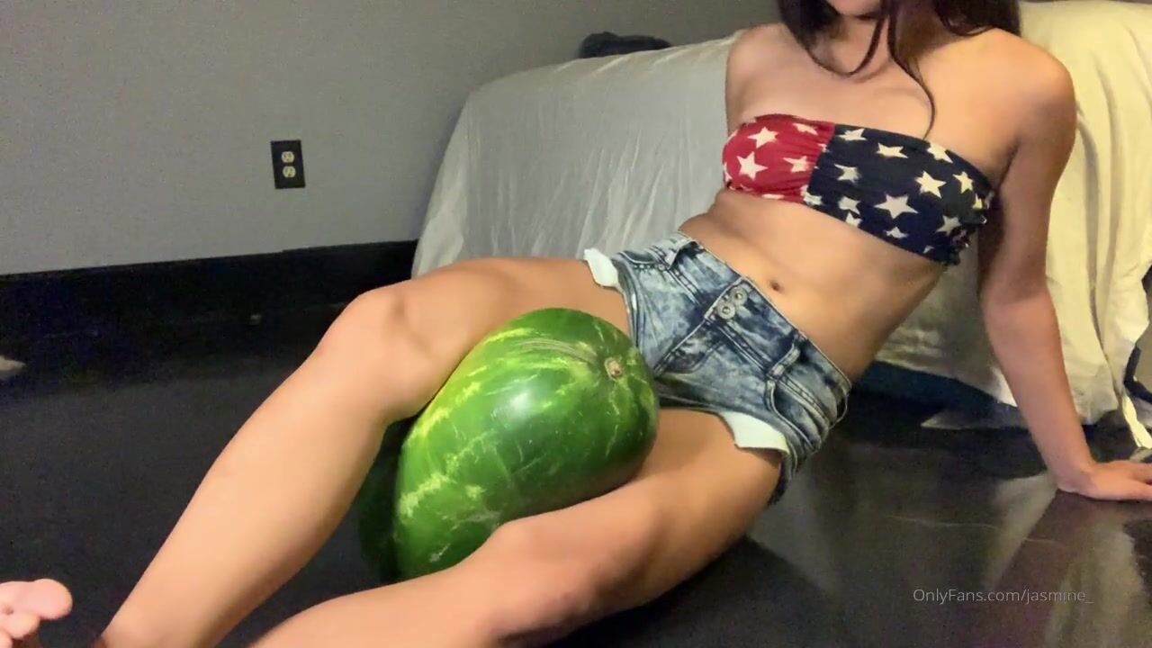 Jasmine Crushes Watermelon With Her Thighs