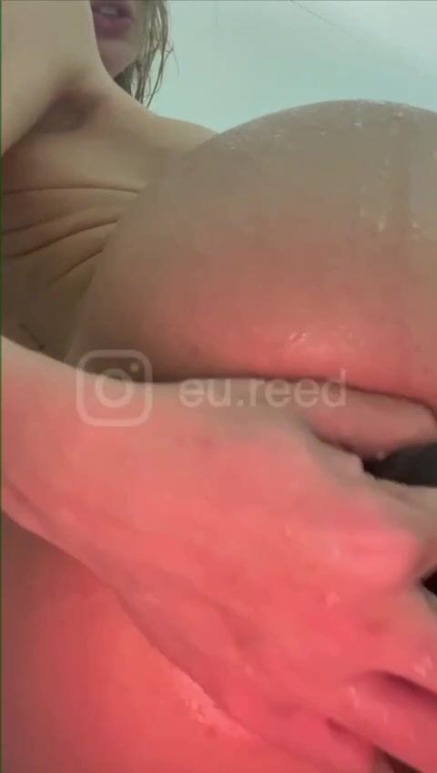 Reed2 anal dildo shower