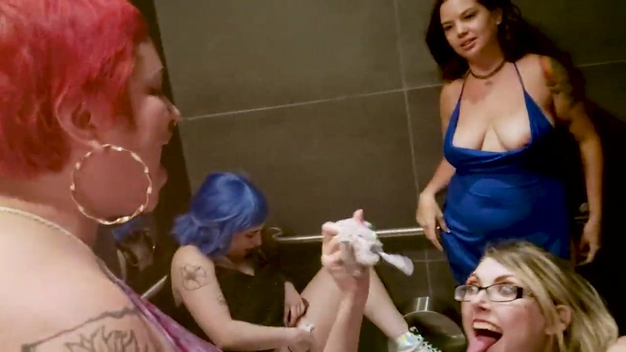Squirting in Handicap stall with other girls after AVNs