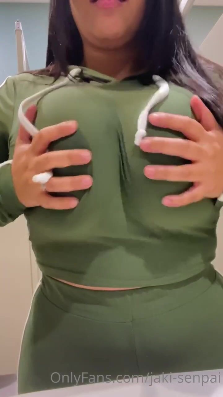Jaki senpai green outfit