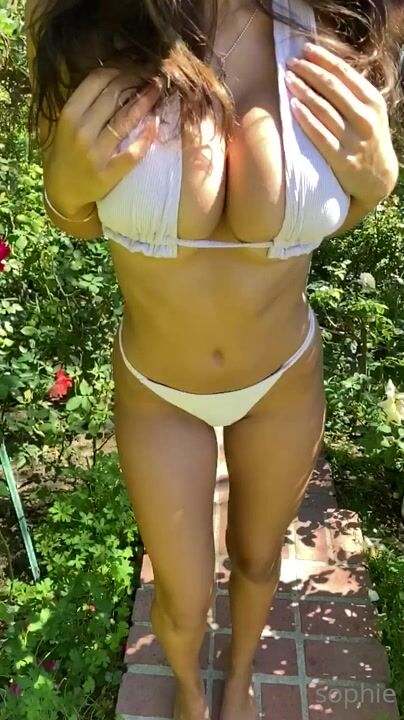 Sophie Mudd bouncy bikini boobs
