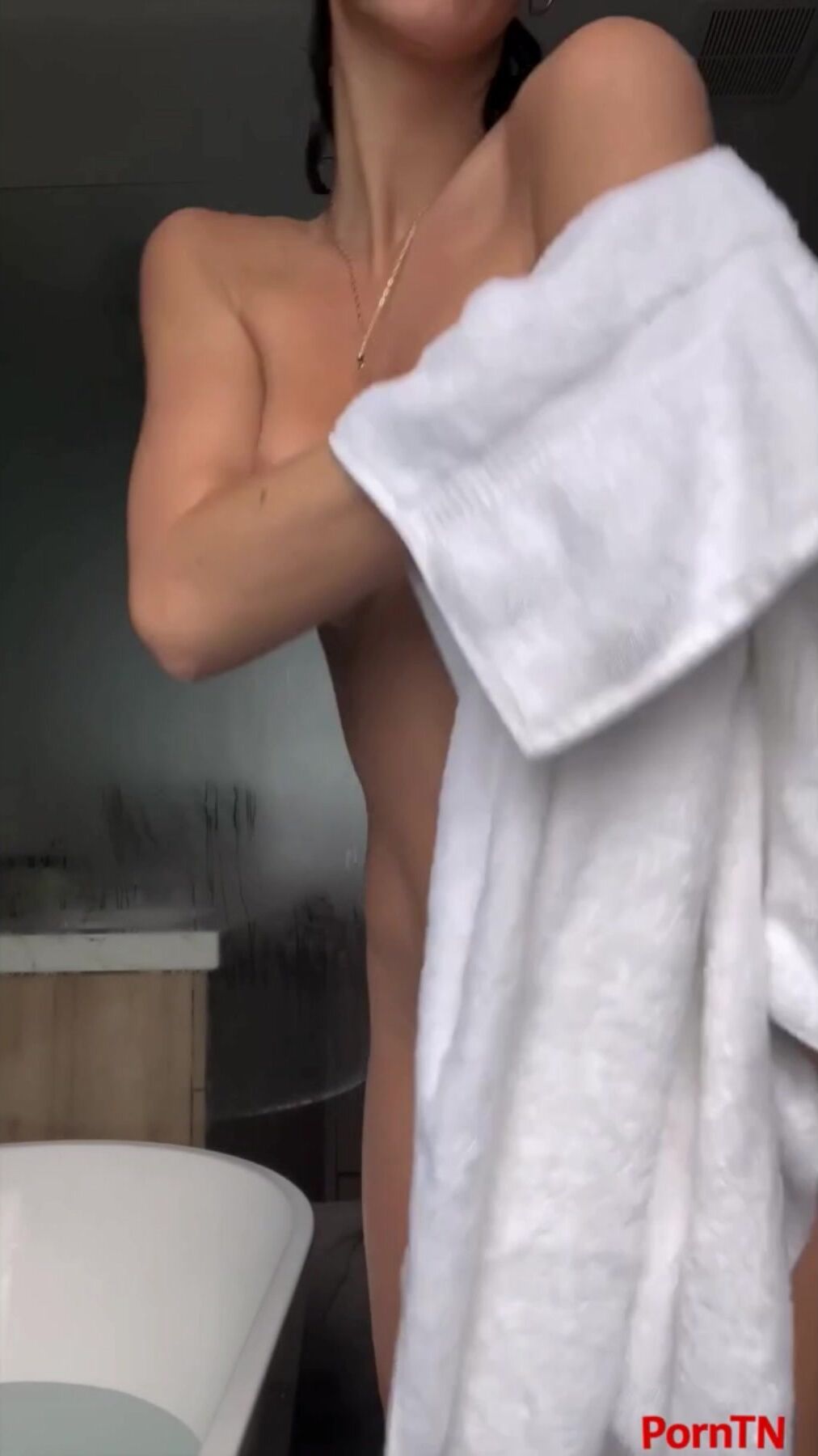 Rachel Cook full nude shower