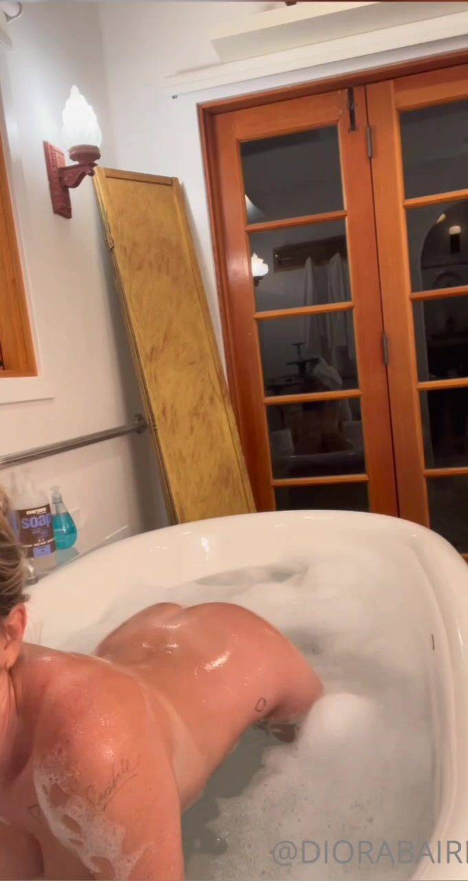 Diora Baird nude soapy bathtub play