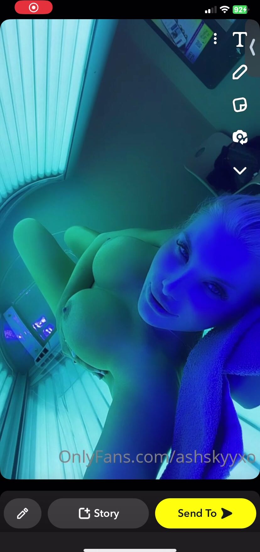 ashskyyxo Fully naked in tanning bed #2